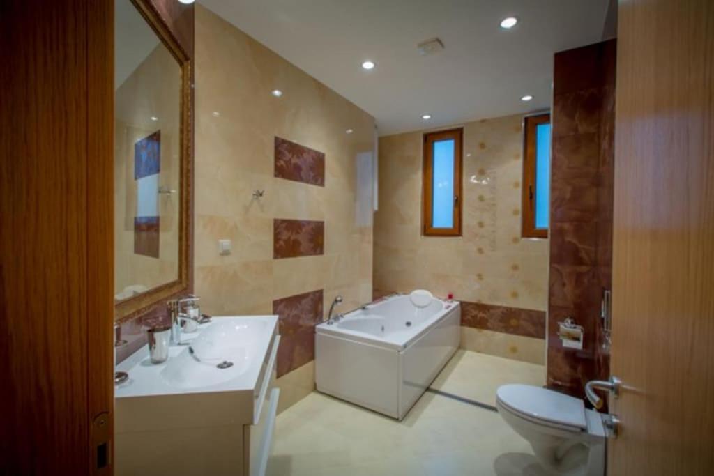 High Tech - Luxurious Apartament