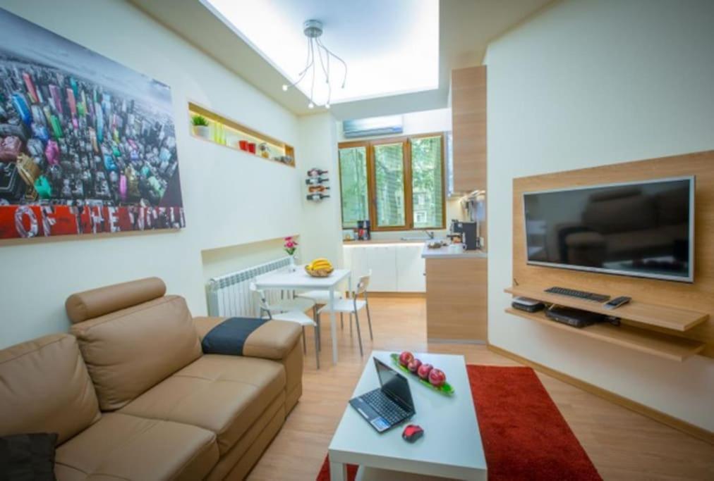 High Tech - Luxurious Apartament