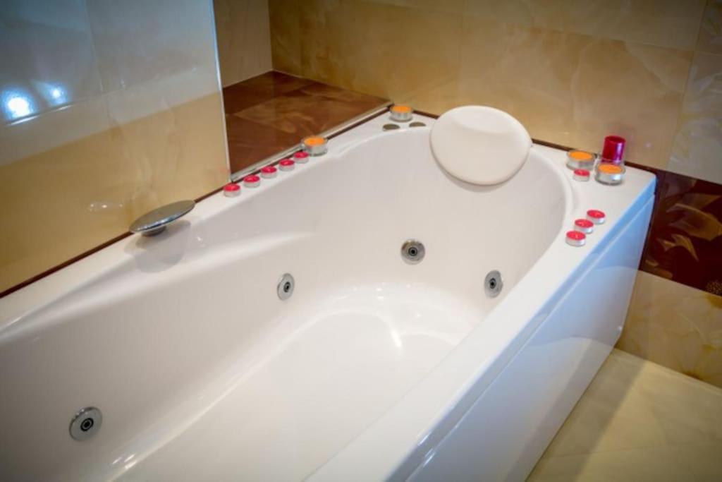 High Tech - Luxurious Apartament